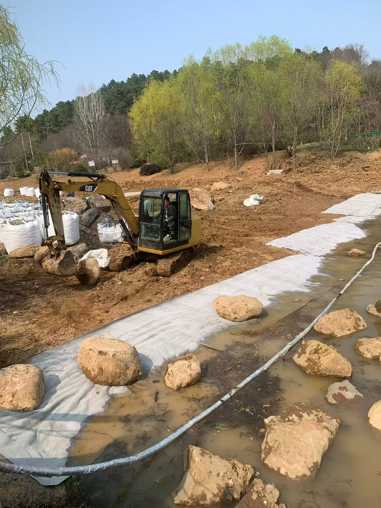 水泥毯湿地底面硬化